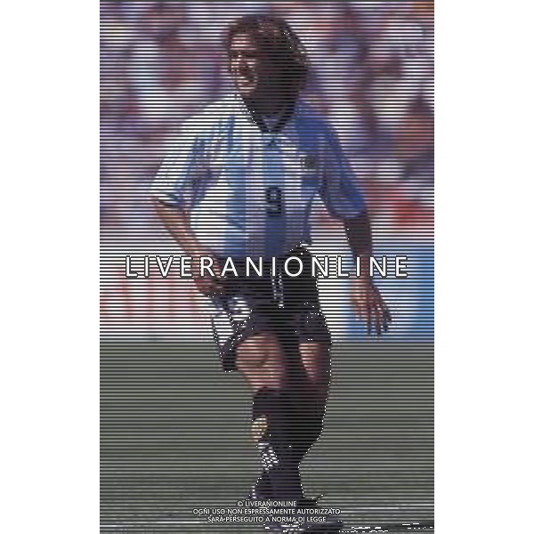RETROSPETTIVA GABRIEL BATISTUTA CALCIATORE NELLA FOTO GABRIEL BATISTUTA CON LA MAGLIA DELLA NAZIONALE ARGENTINA AG ALDO LIVERANI SAS