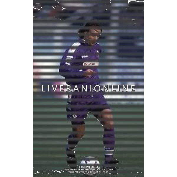 RETROSPETTIVA GABRIEL BATISTUTA CALCIATORE NELLA FOTO GABRIEL BATISTUTA CON LA MAGLIA DELLA FIORENTINA AG ALDO LIVERANI SAS