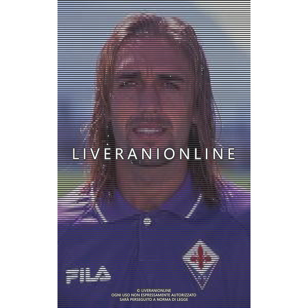 RETROSPETTIVA GABRIEL BATISTUTA CALCIATORE NELLA FOTO GABRIEL BATISTUTA CON LA MAGLIA DELLA FIORENTINA AG ALDO LIVERANI SAS