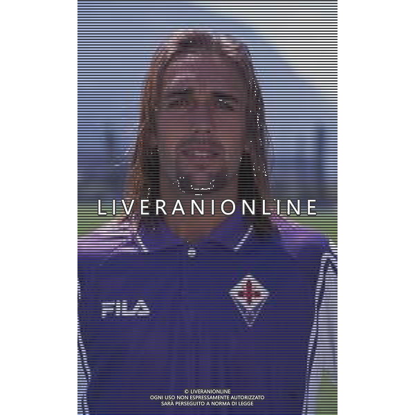 RETROSPETTIVA GABRIEL BATISTUTA CALCIATORE NELLA FOTO GABRIEL BATISTUTA CON LA MAGLIA DELLA FIORENTINA AG ALDO LIVERANI SAS