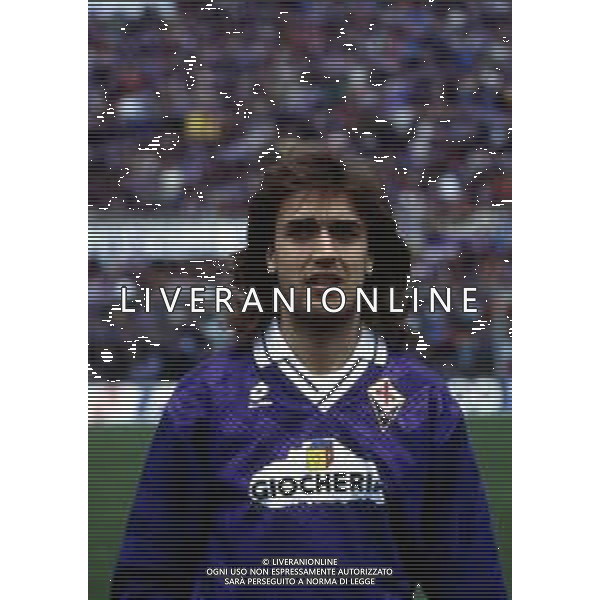 RETROSPETTIVA GABRIEL BATISTUTA CALCIATORE NELLA FOTO GABRIEL BATISTUTA CON LA MAGLIA DELLA FIORENTINA AG ALDO LIVERANI SAS