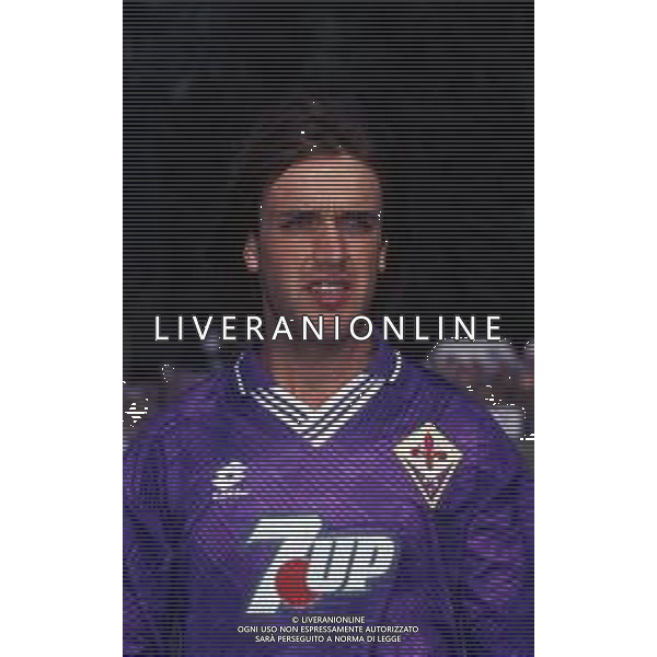 RETROSPETTIVA GABRIEL BATISTUTA CALCIATORE NELLA FOTO GABRIEL BATISTUTA CON LA MAGLIA DELLA FIORENTINA AG ALDO LIVERANI SAS