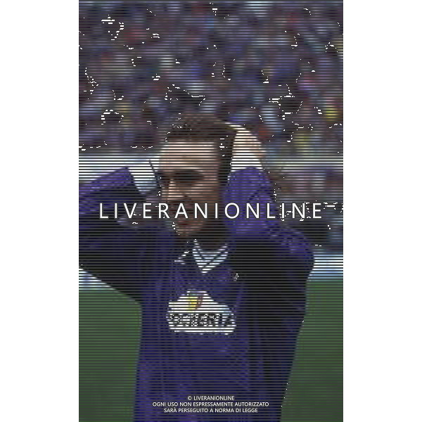 RETROSPETTIVA GABRIEL BATISTUTA CALCIATORE NELLA FOTO GABRIEL BATISTUTA CON LA MAGLIA DELLA FIORENTINA AG ALDO LIVERANI SAS