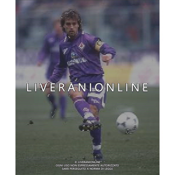 RETROSPETTIVA GABRIEL BATISTUTA CALCIATORE NELLA FOTO GABRIEL BATISTUTA CON LA MAGLIA DELLA FIORENTINA AG ALDO LIVERANI SAS