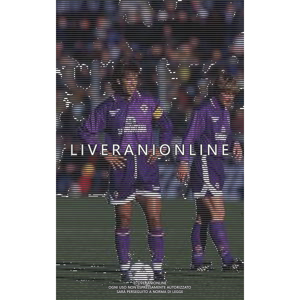 RETROSPETTIVA GABRIEL BATISTUTA CALCIATORE NELLA FOTO GABRIEL BATISTUTA CON LA MAGLIA DELLA FIORENTINA AG ALDO LIVERANI SAS
