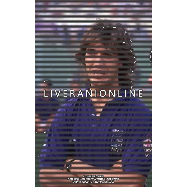 RETROSPETTIVA GABRIEL BATISTUTA CALCIATORE NELLA FOTO GABRIEL BATISTUTA CON LA MAGLIA DELLA FIORENTINA AG ALDO LIVERANI SAS