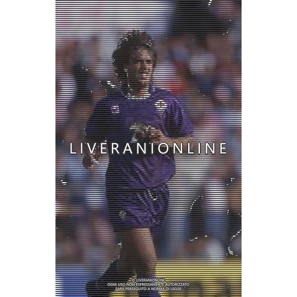 RETROSPETTIVA GABRIEL BATISTUTA CALCIATORE NELLA FOTO GABRIEL BATISTUTA CON LA MAGLIA DELLA FIORENTINA AG ALDO LIVERANI SAS
