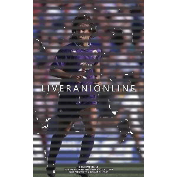 RETROSPETTIVA GABRIEL BATISTUTA CALCIATORE NELLA FOTO GABRIEL BATISTUTA CON LA MAGLIA DELLA FIORENTINA AG ALDO LIVERANI SAS
