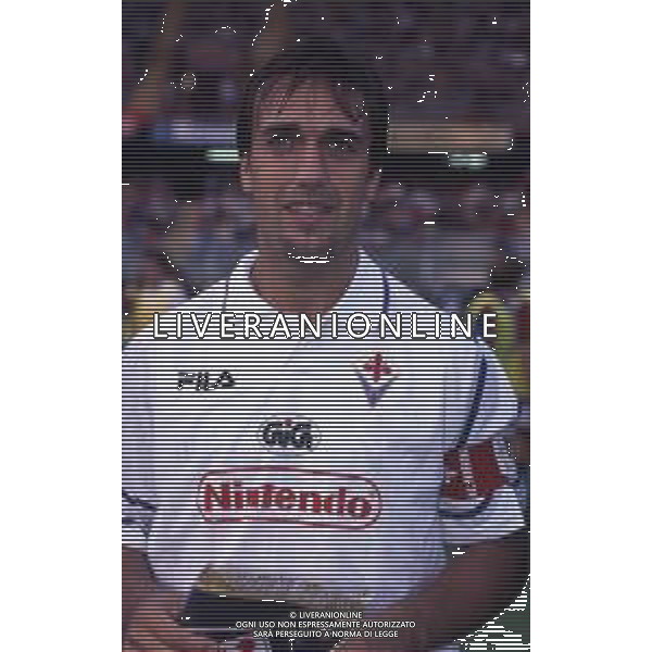 RETROSPETTIVA GABRIEL BATISTUTA CALCIATORE NELLA FOTO GABRIEL BATISTUTA CON LA MAGLIA DELLA FIORENTINA AG ALDO LIVERANI SAS