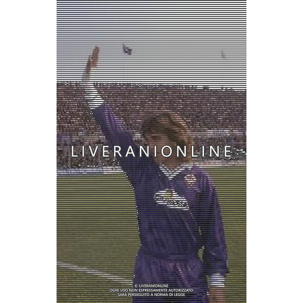 RETROSPETTIVA GABRIEL BATISTUTA CALCIATORE NELLA FOTO GABRIEL BATISTUTA CON LA MAGLIA DELLA FIORENTINA AG ALDO LIVERANI SAS