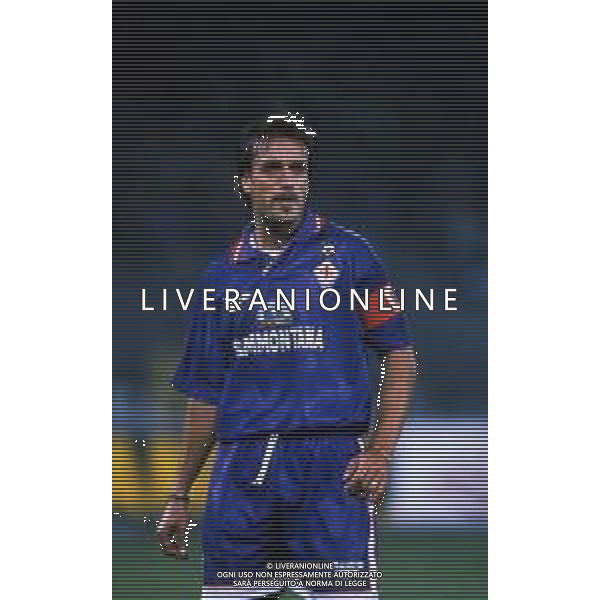 RETROSPETTIVA GABRIEL BATISTUTA CALCIATORE NELLA FOTO GABRIEL BATISTUTA CON LA MAGLIA DELLA FIORENTINA AG ALDO LIVERANI SAS