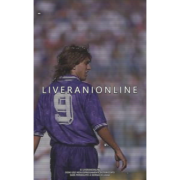 RETROSPETTIVA GABRIEL BATISTUTA CALCIATORE NELLA FOTO GABRIEL BATISTUTA CON LA MAGLIA DELLA FIORENTINA AG ALDO LIVERANI SAS