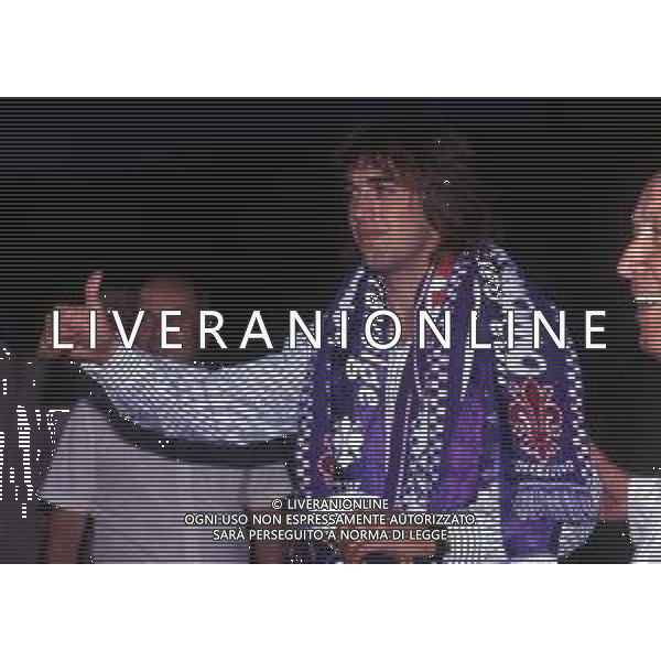 RETROSPETTIVA GABRIEL BATISTUTA CALCIATORE NELLA FOTO GABRIEL BATISTUTA CON LA MAGLIA DELLA FIORENTINA AG ALDO LIVERANI SAS