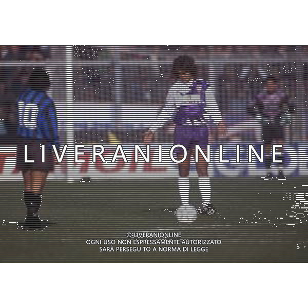 RETROSPETTIVA GABRIEL BATISTUTA CALCIATORE NELLA FOTO GABRIEL BATISTUTA CON LA MAGLIA DELLA FIORENTINA AG ALDO LIVERANI SAS