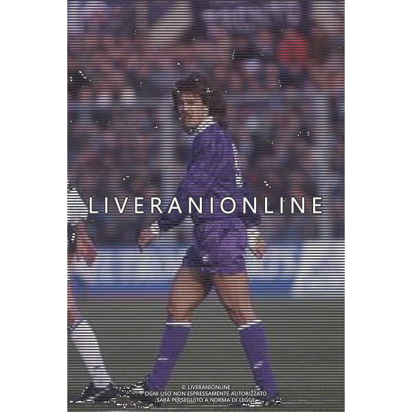 RETROSPETTIVA GABRIEL BATISTUTA CALCIATORE NELLA FOTO GABRIEL BATISTUTA CON LA MAGLIA DELLA FIORENTINA AG ALDO LIVERANI SAS