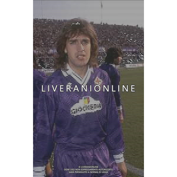 RETROSPETTIVA GABRIEL BATISTUTA CALCIATORE NELLA FOTO GABRIEL BATISTUTA CON LA MAGLIA DELLA FIORENTINA AG ALDO LIVERANI SAS