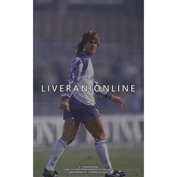 RETROSPETTIVA GABRIEL BATISTUTA CALCIATORE NELLA FOTO GABRIEL BATISTUTA CON LA MAGLIA DELLA FIORENTINA AG ALDO LIVERANI SAS