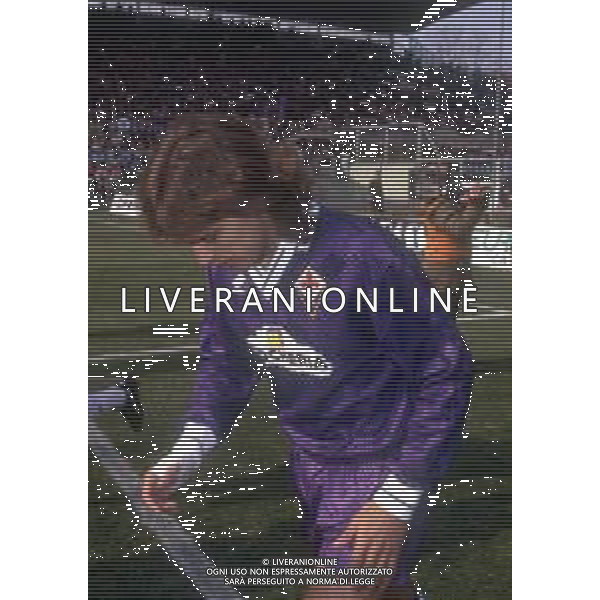 RETROSPETTIVA GABRIEL BATISTUTA CALCIATORE NELLA FOTO GABRIEL BATISTUTA CON LA MAGLIA DELLA FIORENTINA AG ALDO LIVERANI SAS