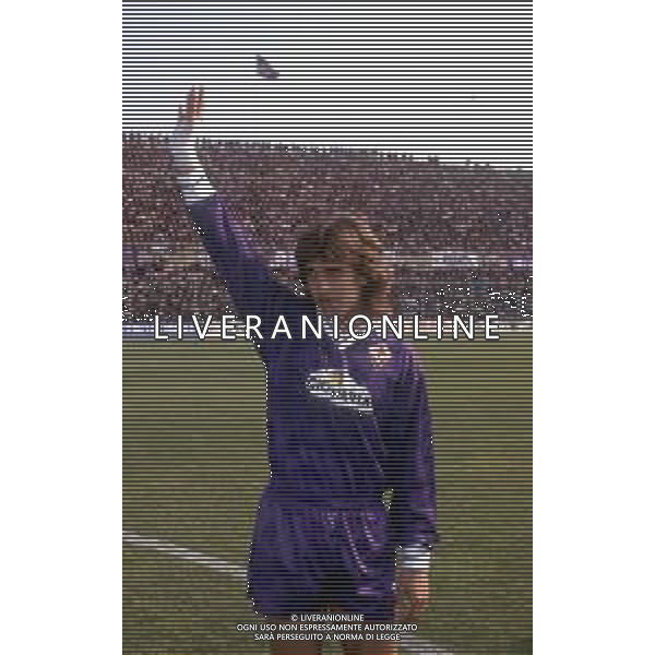 RETROSPETTIVA GABRIEL BATISTUTA CALCIATORE NELLA FOTO GABRIEL BATISTUTA CON LA MAGLIA DELLA FIORENTINA AG ALDO LIVERANI SAS