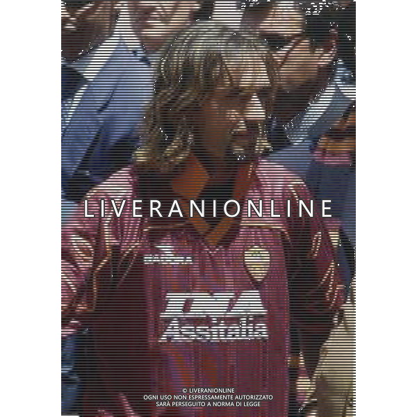 RETROSPETTIVA GABRIEL BATISTUTA CALCIATORE NELLA FOTO GABRIEL BATISTUTA CON LA MAGLIA DELLA ROMA CALCIO ANNO 20001-2001 AG ALDO LIVERANI SAS