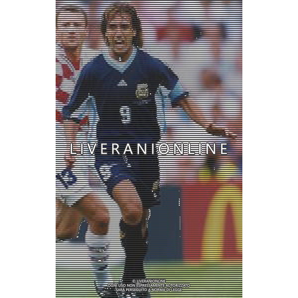 RETROSPETTIVA GABRIEL BATISTUTA CALCIATORE NELLA FOTO GABRIEL BATISTUTA CON LA MAGLIA DELLA NAZIONALE ARGENTINA AG ALDO LIVERANI SAS