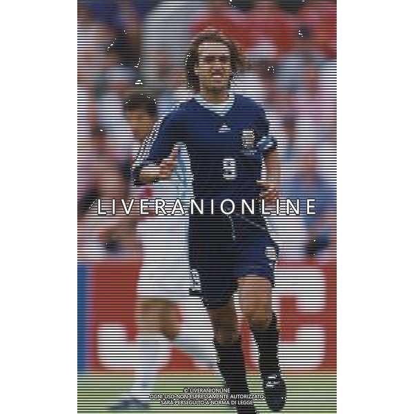 RETROSPETTIVA GABRIEL BATISTUTA CALCIATORE NELLA FOTO GABRIEL BATISTUTA CON LA MAGLIA DELLA NAZIONALE ARGENTINA AG ALDO LIVERANI SAS