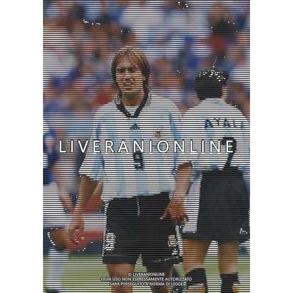 RETROSPETTIVA GABRIEL BATISTUTA CALCIATORE NELLA FOTO GABRIEL BATISTUTA CON LA MAGLIA DELLA NAZIONALE ARGENTINA AG ALDO LIVERANI SAS