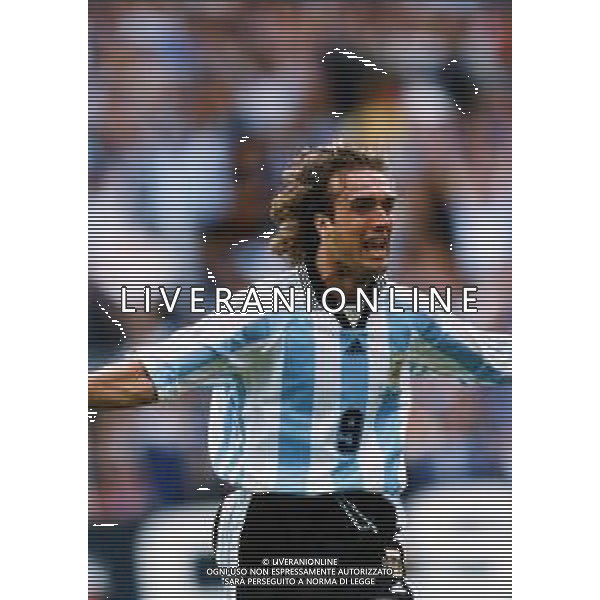 RETROSPETTIVA GABRIEL BATISTUTA CALCIATORE NELLA FOTO GABRIEL BATISTUTA CON LA MAGLIA DELLA NAZIONALE ARGENTINA AG ALDO LIVERANI SAS