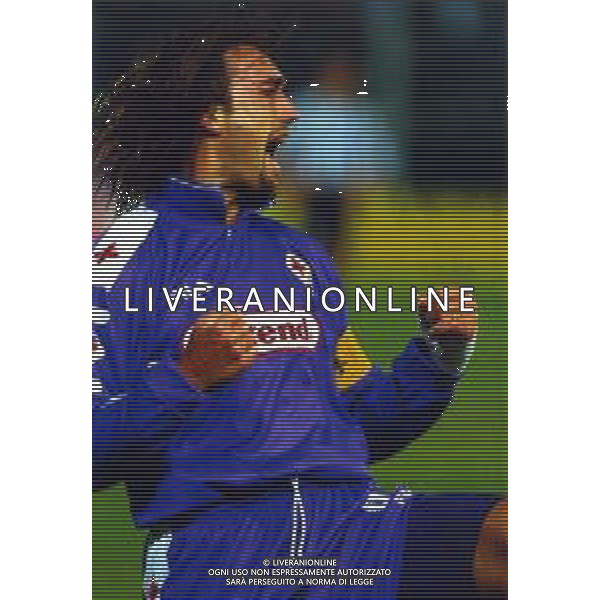 RETROSPETTIVA GABRIEL BATISTUTA CALCIATORE NELLA FOTO GABRIEL BATISTUTA CON LA MAGLIA DELLA FIORENTINA AG ALDO LIVERANI SAS