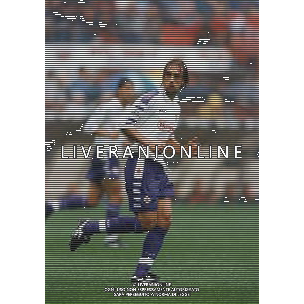 RETROSPETTIVA GABRIEL BATISTUTA CALCIATORE NELLA FOTO GABRIEL BATISTUTA CON LA MAGLIA DELLA FIORENTINA AG ALDO LIVERANI SAS