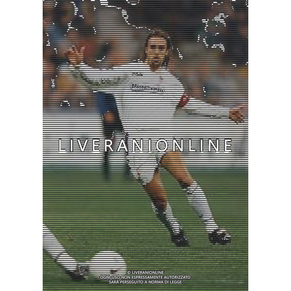 RETROSPETTIVA GABRIEL BATISTUTA CALCIATORE NELLA FOTO GABRIEL BATISTUTA CON LA MAGLIA DELLA FIORENTINA AG ALDO LIVERANI SAS