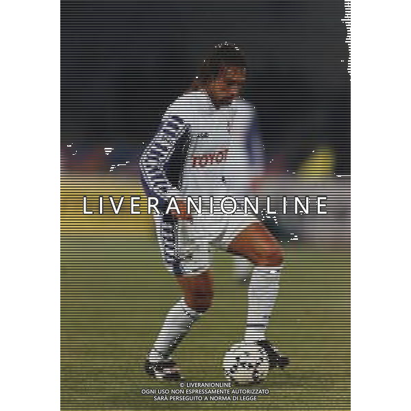 RETROSPETTIVA GABRIEL BATISTUTA CALCIATORE NELLA FOTO GABRIEL BATISTUTA CON LA MAGLIA DELLA FIORENTINA AG ALDO LIVERANI SAS