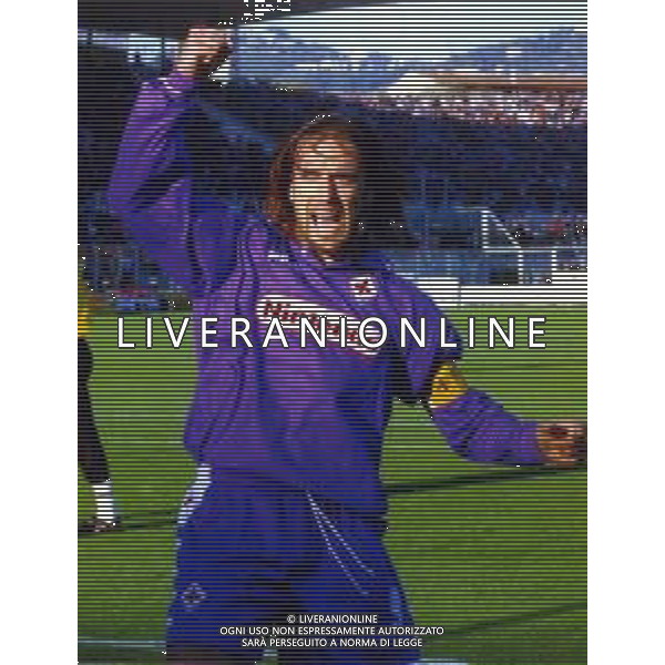 RETROSPETTIVA GABRIEL BATISTUTA CALCIATORE NELLA FOTO GABRIEL BATISTUTA CON LA MAGLIA DELLA FIORENTINA AG ALDO LIVERANI SAS