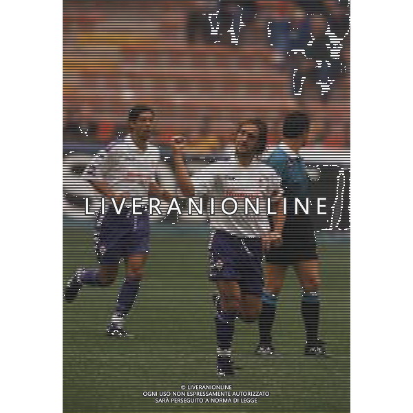 RETROSPETTIVA GABRIEL BATISTUTA CALCIATORE NELLA FOTO GABRIEL BATISTUTA CON LA MAGLIA DELLA FIORENTINA AG ALDO LIVERANI SAS