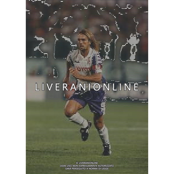 RETROSPETTIVA GABRIEL BATISTUTA CALCIATORE NELLA FOTO GABRIEL BATISTUTA CON LA MAGLIA DELLA FIORENTINA AG ALDO LIVERANI SAS