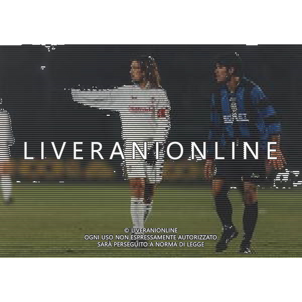 RETROSPETTIVA GABRIEL BATISTUTA CALCIATORE NELLA FOTO GABRIEL BATISTUTA CON LA MAGLIA DELLA FIORENTINA AG ALDO LIVERANI SAS