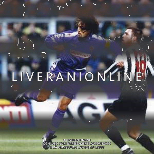 RETROSPETTIVA GABRIEL BATISTUTA CALCIATORE NELLA FOTO GABRIEL BATISTUTA CON LA MAGLIA DELLA FIORENTINA AG ALDO LIVERANI SAS
