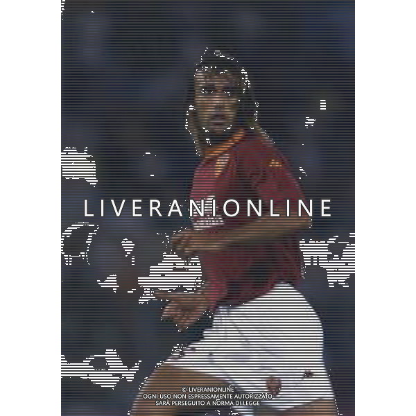 RETROSPETTIVA GABRIEL BATISTUTA CALCIATORE NELLA FOTO GABRIEL BATISTUTA CON LA MAGLIA DELLA ROMA CALCIO ANNO 20001-2001 AG ALDO LIVERANI SAS