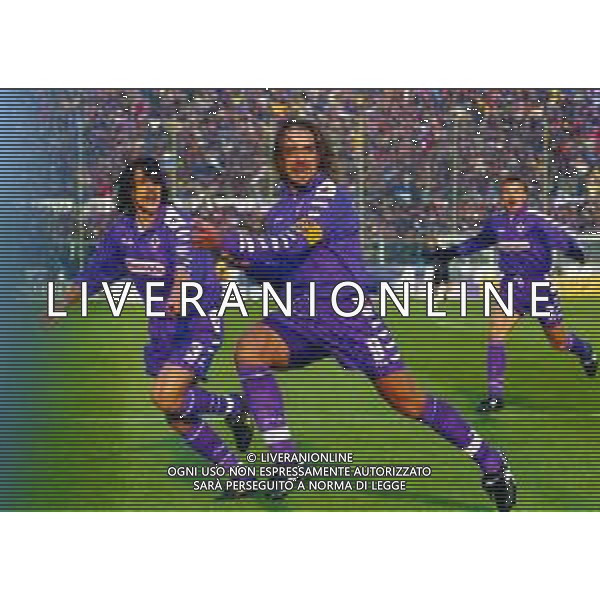 RETROSPETTIVA GABRIEL BATISTUTA CALCIATORE NELLA FOTO GABRIEL BATISTUTA CON LA MAGLIA DELLA FIORENTINA AG ALDO LIVERANI SAS