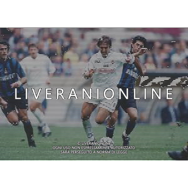 RETROSPETTIVA GABRIEL BATISTUTA CALCIATORE NELLA FOTO GABRIEL BATISTUTA NELLA PARTITA INTER FIORENTINA DEL 21-09-1997 E SALVATORE FRESI AG ALDO LIVERANI SAS