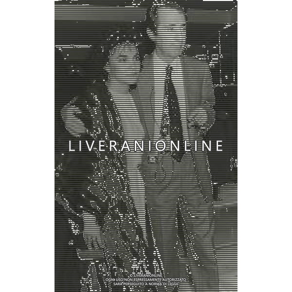 RETROSPETTIVA PAOLO FRAJESE GIORNALISTA E CONDUTTORE TELEVISIVO NELLA FOTO PAOLO FRAJESE CON LA MOGLIE ESTER VANNI AG ALDO LIVERANI SAS