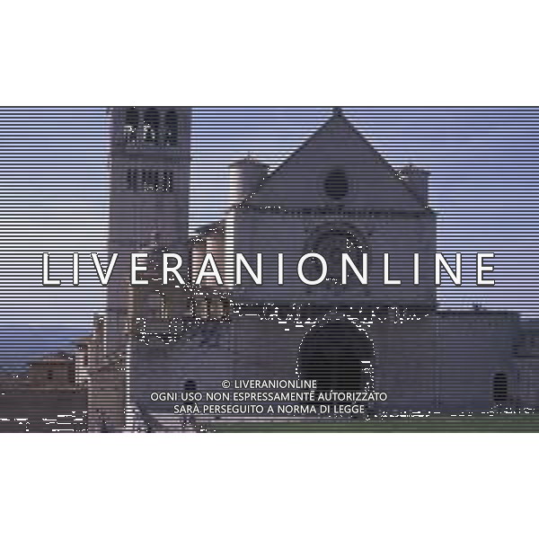 Assisi è una località di collina dell\'Umbria, in Italia centrale. È il luogo di nascita di San Francesco (1181-1226), uno dei santi patroni d\'Italia. La basilica di San Francesco è un\'imponente chiesa su 2 livelli consacrata nel 1253. Gli affreschi duecenteschi che ritraggono la vita di San Francesco sono stati attribuiti, tra gli altri, anche a Giotto e Cimabue. La cripta ospita il sarcofago in pietra del santo. AG ALDO LIVERANI SAS