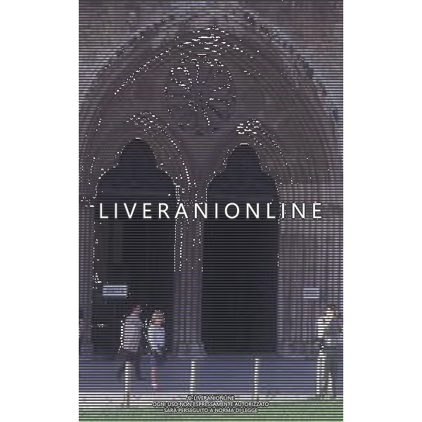 Assisi è una località di collina dell\'Umbria, in Italia centrale. È il luogo di nascita di San Francesco (1181-1226), uno dei santi patroni d\'Italia. La basilica di San Francesco è un\'imponente chiesa su 2 livelli consacrata nel 1253. Gli affreschi duecenteschi che ritraggono la vita di San Francesco sono stati attribuiti, tra gli altri, anche a Giotto e Cimabue. La cripta ospita il sarcofago in pietra del santo. AG ALDO LIVERANI SAS