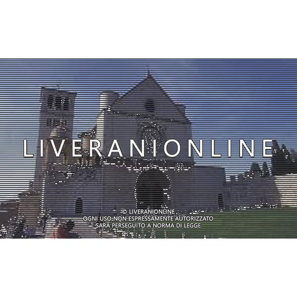 Assisi è una località di collina dell\'Umbria, in Italia centrale. È il luogo di nascita di San Francesco (1181-1226), uno dei santi patroni d\'Italia. La basilica di San Francesco è un\'imponente chiesa su 2 livelli consacrata nel 1253. Gli affreschi duecenteschi che ritraggono la vita di San Francesco sono stati attribuiti, tra gli altri, anche a Giotto e Cimabue. La cripta ospita il sarcofago in pietra del santo. AG ALDO LIVERANI SAS