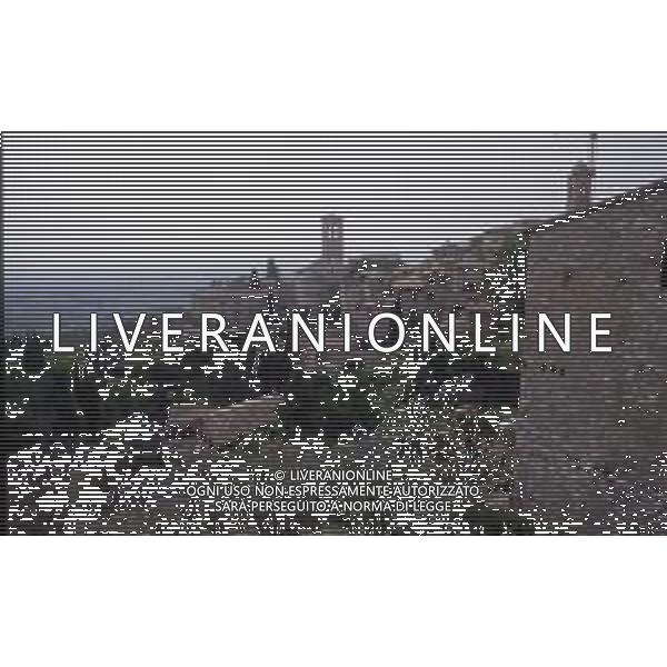 Assisi è una località di collina dell\'Umbria, in Italia centrale. È il luogo di nascita di San Francesco (1181-1226), uno dei santi patroni d\'Italia. La basilica di San Francesco è un\'imponente chiesa su 2 livelli consacrata nel 1253. Gli affreschi duecenteschi che ritraggono la vita di San Francesco sono stati attribuiti, tra gli altri, anche a Giotto e Cimabue. La cripta ospita il sarcofago in pietra del santo. AG ALDO LIVERANI SAS