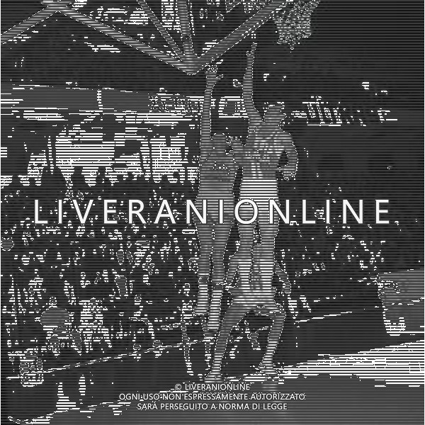 1977 MILANO-CAMPIONATO DI PALLACANESTRO SERIE A XEROX MILANO- JOLLYCOLOMBANI NELLA FOTO AZIONE DI GIOCO AG ALDO LIVERANI SAS 