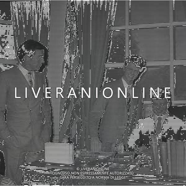 1968 RETROSPETTIVA CHRIS BARNARD DOTTORE CON ALCUNI BAMBINI GUARITI DA LUI AG ALDO LIVERANI SAS