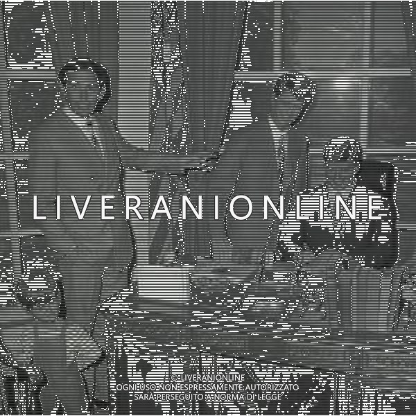 1968 RETROSPETTIVA CHRIS BARNARD DOTTORE CON ALCUNI BAMBINI GUARITI DA LUI AG ALDO LIVERANI SAS