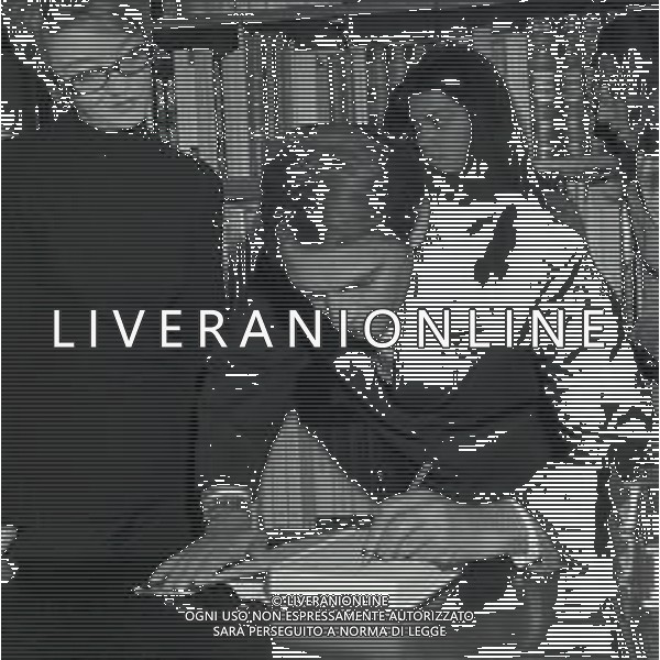 1968 RETROSPETTIVA CHRIS BARNARD DOTTORE CON ALCUNI BAMBINI GUARITI DA LUI AG ALDO LIVERANI SAS