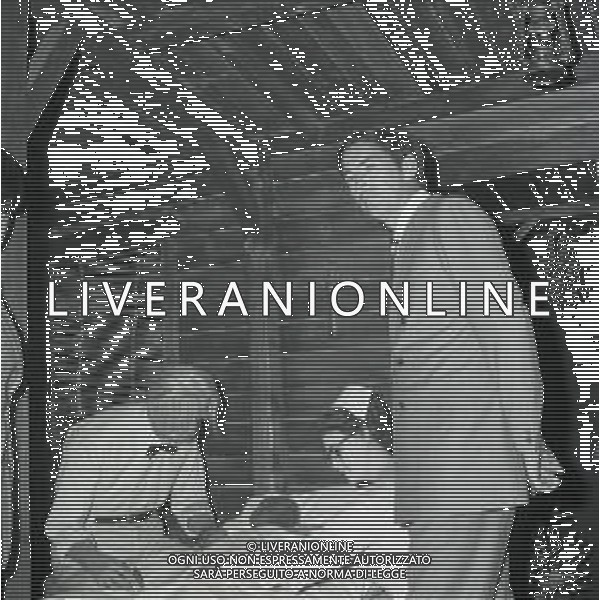 1968 RETROSPETTIVA CHRIS BARNARD DOTTORE CON ALCUNI BAMBINI GUARITI DA LUI AG ALDO LIVERANI SAS